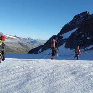 high-altitude mountain tour, glacier, high tourists-1578127.jpg